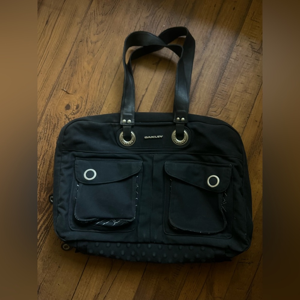 Oakley vintage carry on handle bag in color black with silver detailing